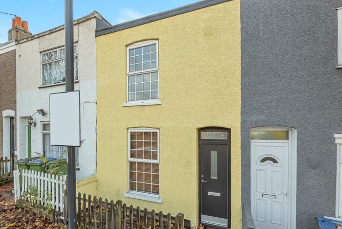 2 Bedroom Cottage To Rent In Brewery Road London, SE18