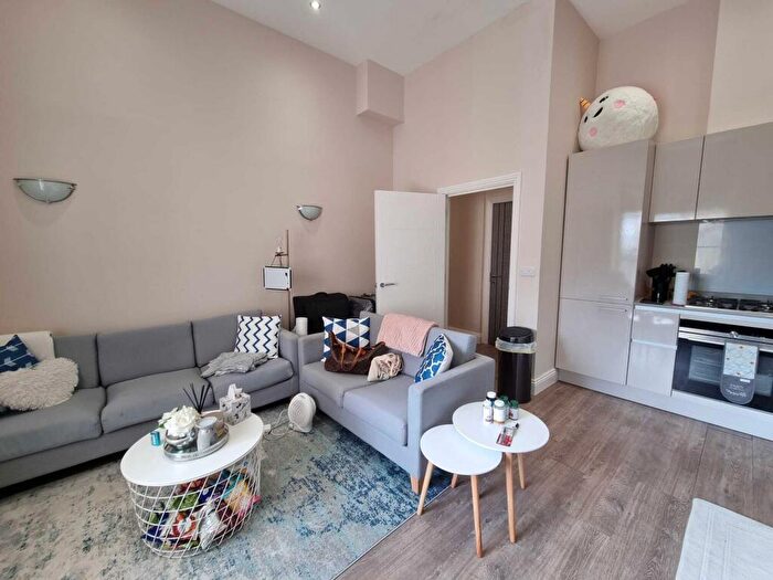 1 Bedroom Flat To Rent In Dudley Mansions, Lansdowne Place, Hove, BN3