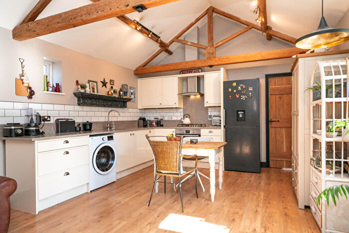 2 Bedroom Barn Conversion For Sale In Main Road North, Dagnall, Berkhamsted, HP4