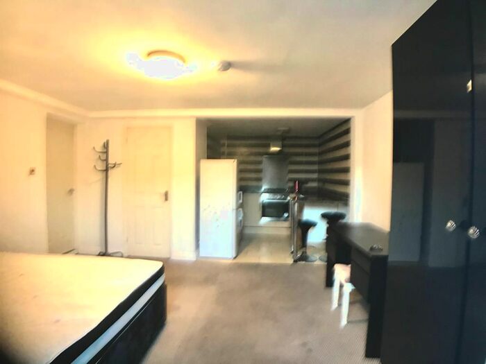 Studio To Rent In Roseheath Road, Hounslow TW4