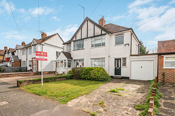 3 Bedroom Semi Detached House For Sale In The Crossways, Coulsdon, CR5