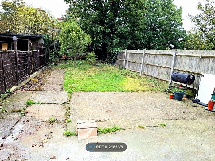 2 Bedroom Flat To Rent In Brondesbury Park, London, NW2