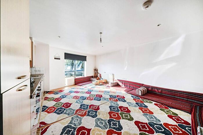 1 Bedroom Flat For Sale In Buckingham Road, Edgware, HA8