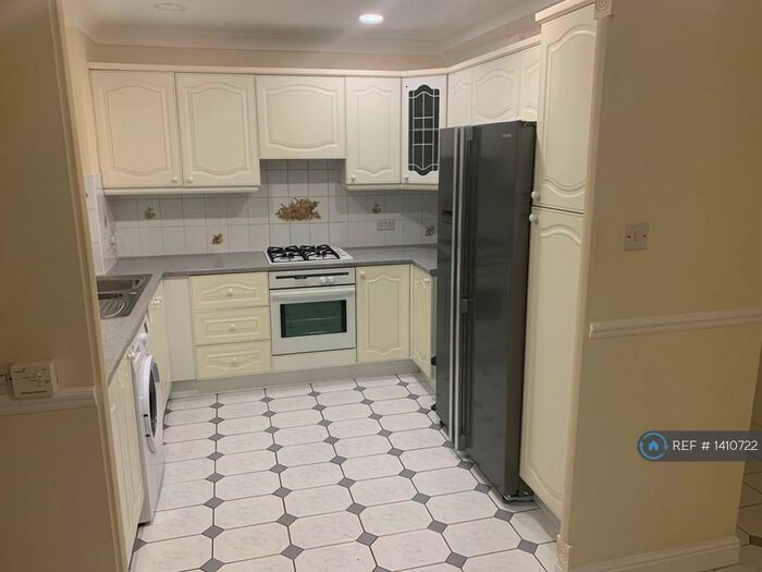 3 Bedroom Terraced House To Rent In Tyas Road, London, E16