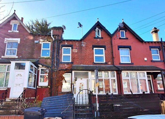 3 Bedroom Terraced House For Sale In Bexley Grove, Leeds, LS8