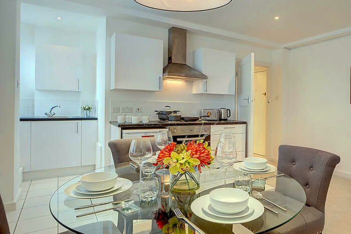 1 Bedroom Apartment To Rent In Waverton Street, Mayfair, London W1J