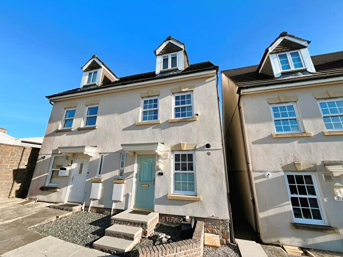 3 Bedroom Town House To Rent In Paddock Close, Pillmere, Saltash, PL12