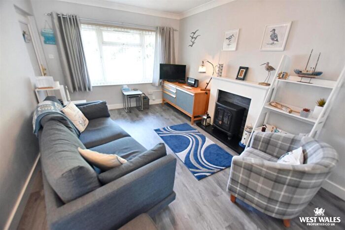 2 Bedroom Apartment For Sale In Rectory Court, Tenby, SA70