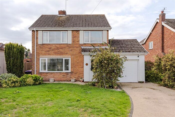 3 Bedroom Detached House For Sale In Poplar Grove, Scotter, DN21