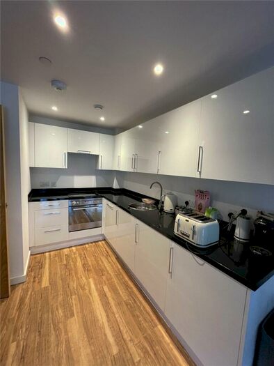 1 Bedroom Flat To Rent In Aire, Cross Green Lane, LS9