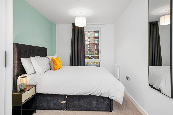 2 Bedroom Apartment To Rent In Chalk, M5