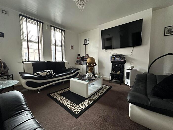 2 Bedroom Apartment To Rent In Farmside Place, Manchester, M19