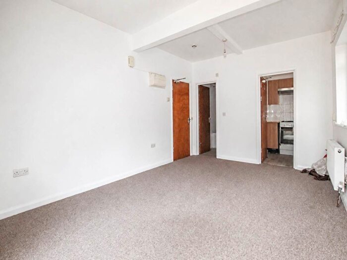 Studio To Rent In Uxbridge Road, Hayes, Middlesex, UB4