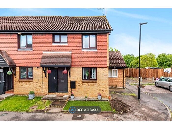 3 Bedroom End Of Terrace House To Rent In Deerhurst Close, Feltham, TW13