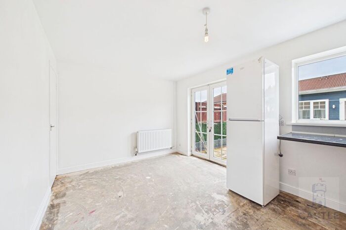 4 Bedroom Semi-detached House To Rent In Hoskins Way, Middlesbrough, TS3