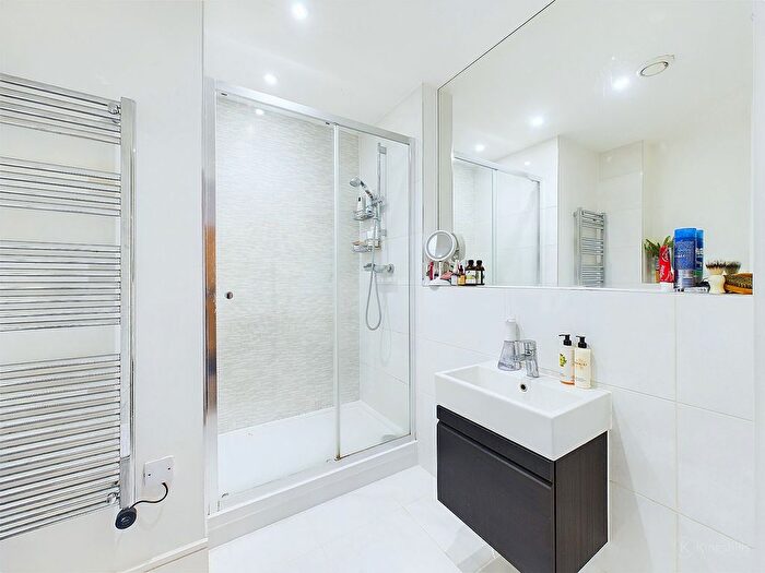 1 Bedroom Flat For Sale In Castle House, Desborough Road, High Wycombe, Buckinghamshire, HP11