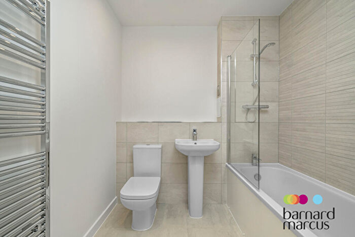 2 Bedroom Apartment To Rent In Victoria Road, Barnet, EN4