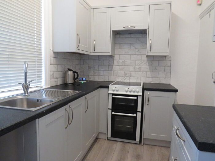2 Bedroom Property To Rent In Chester Place, Halifax, HX3