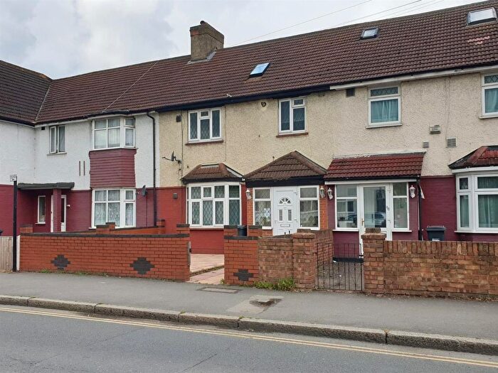 2 Bedroom Maisonette To Rent In Vicarage Farm Road, Heston, Hounslow, TW5