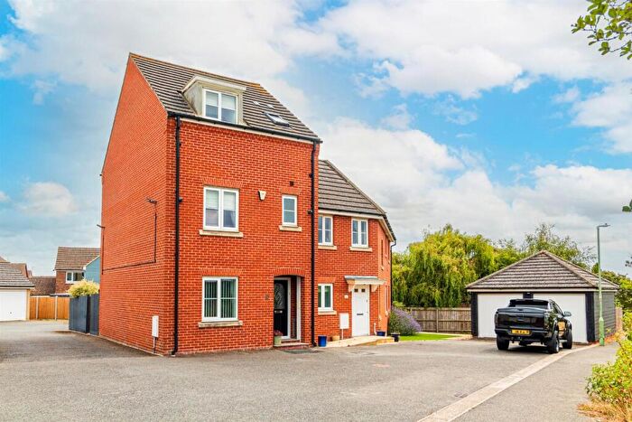 4 Bedroom Semi-Detached House For Sale In Kitten Close, Haverhill, CB9