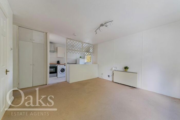 1 Bedroom Flat To Rent In Mayfield Road, Sanderstead, South Croydon, CR2