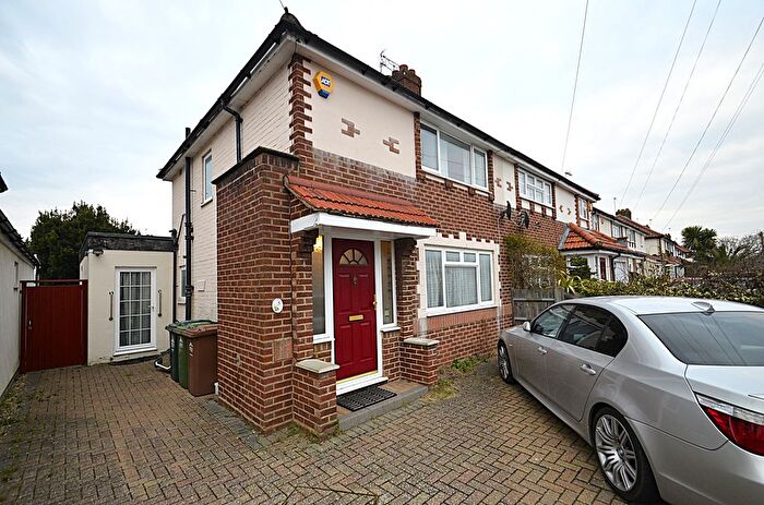 3 Bedroom Semi-Detached House To Rent In Hazel Grove, Staines, TW18
