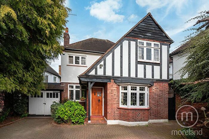 3 Bedroom Detached House For Sale In Bourne Avenue, Southgate, N14