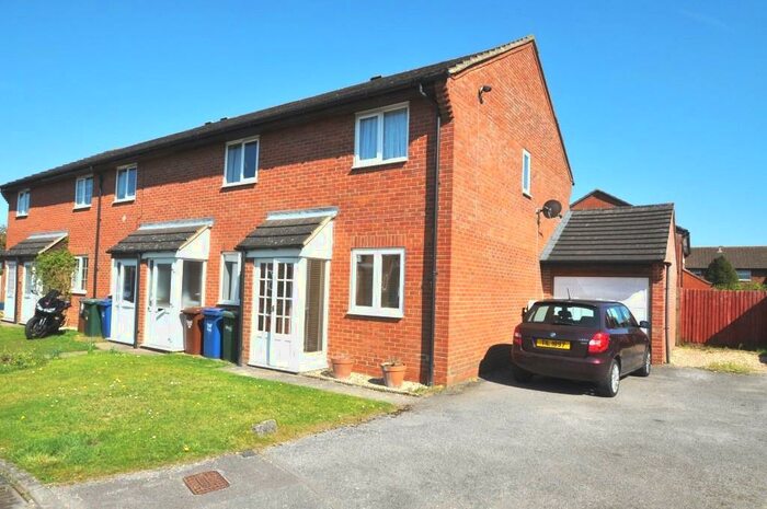 2 Bedroom End Of Terrace House To Rent In Warwick Court, Bicester, Oxfordshire, OX26