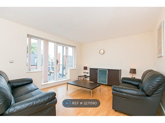 2 Bedroom Flat To Rent In Llanvanor Road, London, NW2