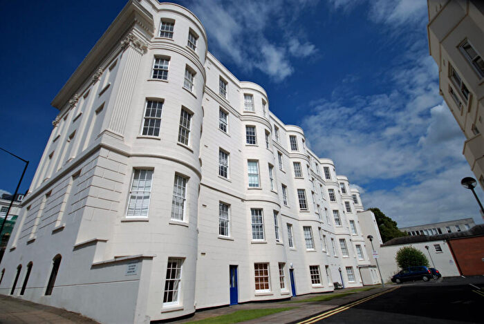 2 Bedroom Apartment To Rent In Clarence Mansions, Leamington Spa, CV32