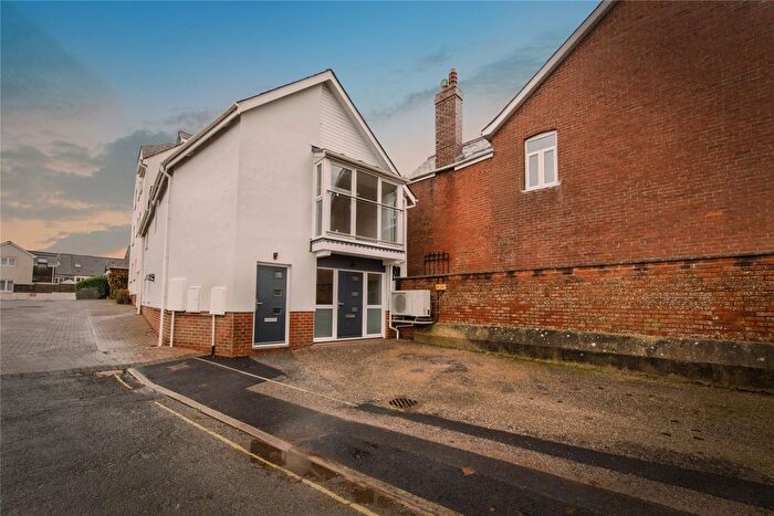 2 Bedroom Flat For Sale In Kerslakes Court, Honiton, Devon, EX14