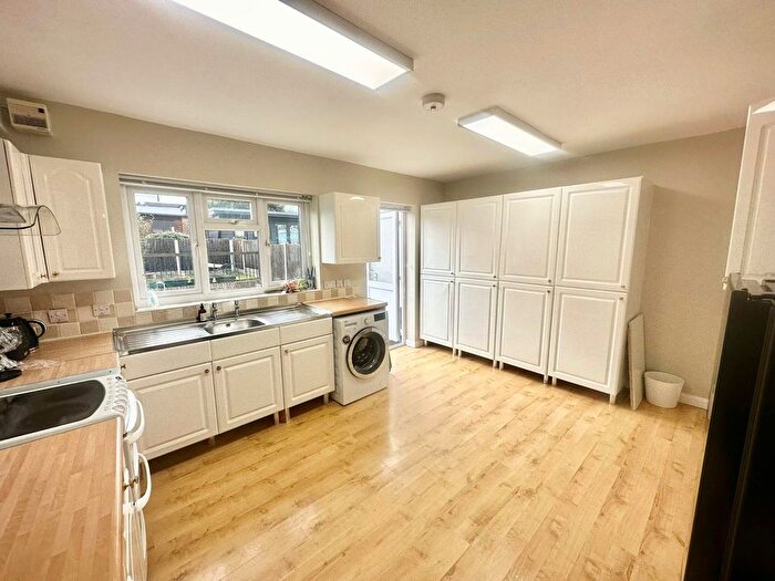 5 Bedroom Semi-Detached House To Rent In Downbank Avenue, Bexleyheath, DA7