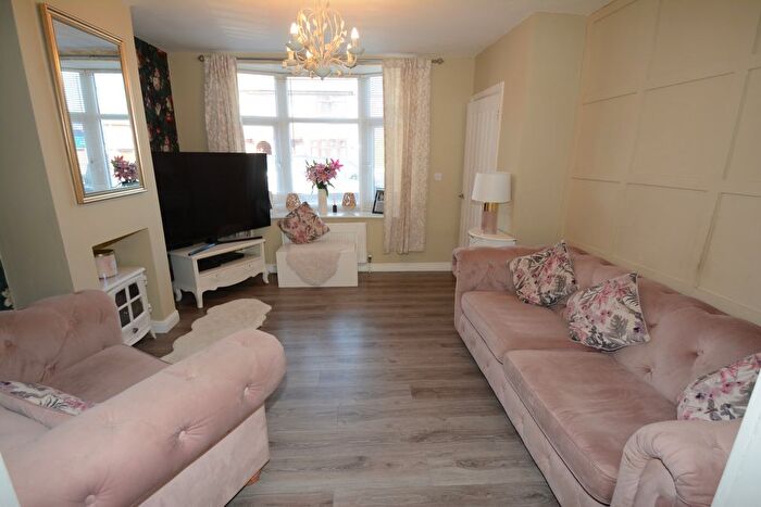 3 Bedroom Terraced House For Sale In Waverley Crescent, Droylsden, M43