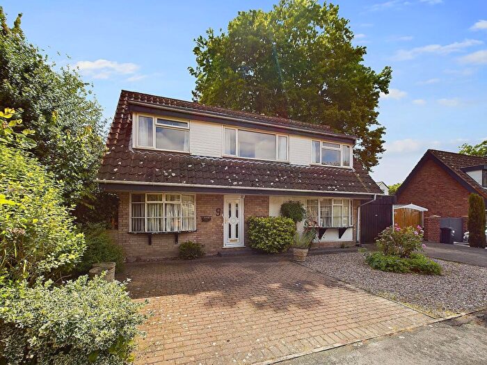 3 Bedroom Detached House For Sale In Lansdowne Grove, Chester, CH4
