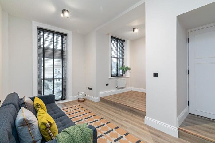 3 Bedroom Flat To Rent In Jackson Walk, Menston, LS29