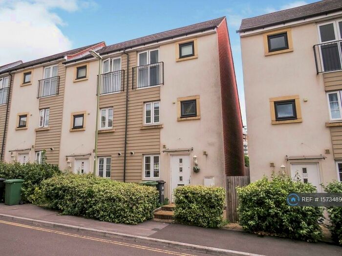 3 Bedroom End Of Terrace House To Rent In Sinclair Drive, Basingstoke, RG21