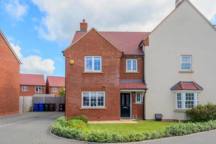 3 Bedroom Semi-Detached House To Rent In Wardington Road, Banbury, OX16