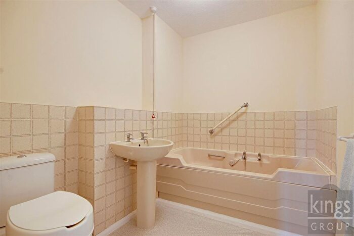 1 Bedroom Flat For Sale In Ainsley Close, Edmonton, N9