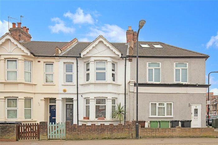 2 Bedroom Flat To Rent In Havant Road, Walthamstow, London, E17