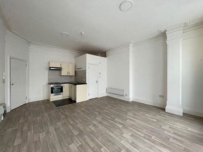 Studio To Rent In York Avenue, Hove, BN3