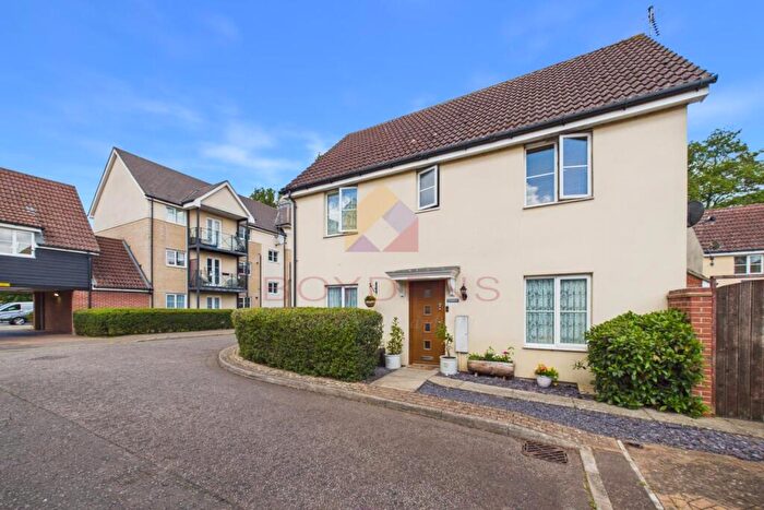 3 Bedroom Link Detached House For Sale In Summerfields, CO9