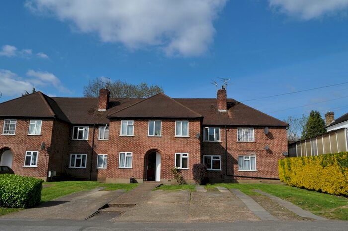 2 Bedroom Flat To Rent In Kenton Lane, Harrow Weald, HA3