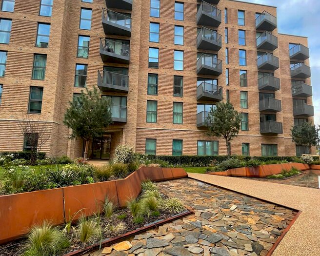 2 Bedroom Flat To Rent In Memorial Avenue, Slough, SL1