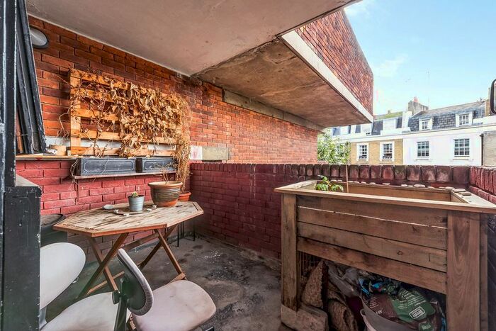 3 Bedroom Flat To Rent In Forsyth House, Tachbrook Street, Pimlico, London, SW1V