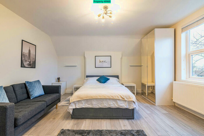 Studio To Rent In Flat, Zulla Road, Nottingham, NG3