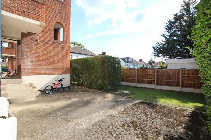 2 Bedroom Flat To Rent In Kenton Lane, Kenton, HA3