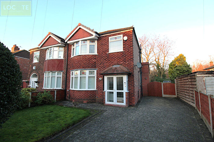 3 Bedroom Semi Detached House For Sale In Dalton Avenue, Stretford, M32