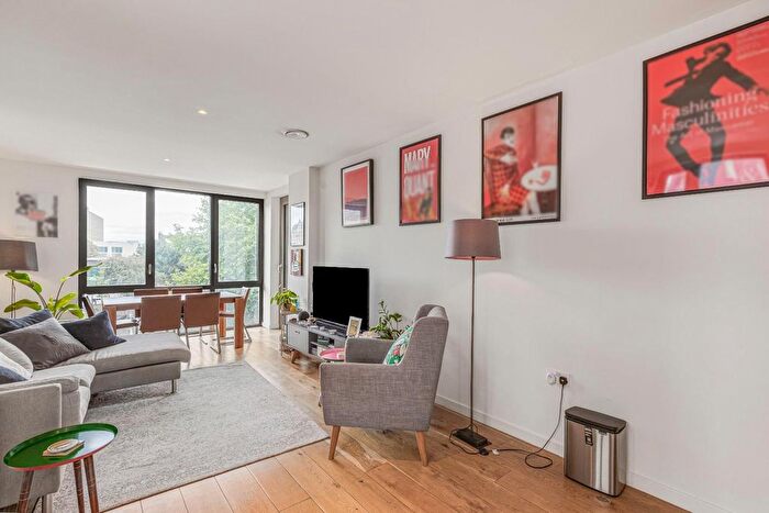 2 Bedroom Flat For Sale In Camberwell Passage, London, SE5