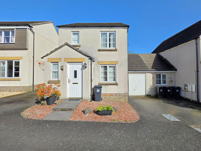 3 Bedroom Link Detached House For Sale In Myrtles Court, Pillmere, Saltash, PL12