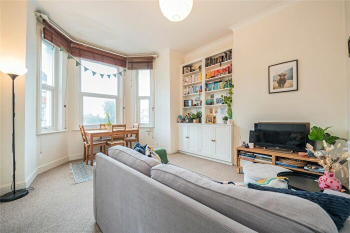 2 Bedroom Property To Rent In Lavender Hill, Battersea, SW11